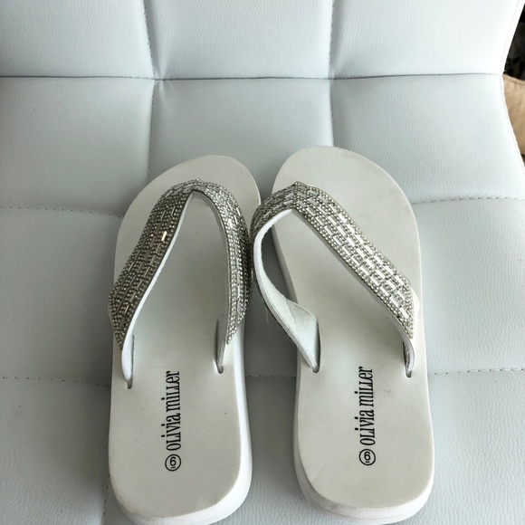 Olivia Miller Silver Bling, White Sandals Size 6 - Picture 3 of 3